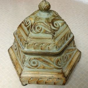 --Metal hexagon dish with lid